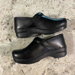 Black Dansko Clogs- Shoes size 38 LIKE NEW